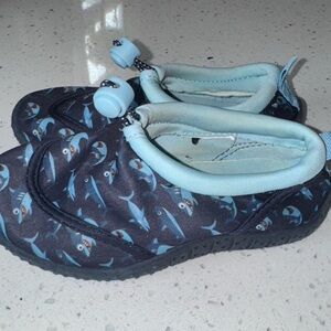 Lily Kids Water Shoes with Shark Design - Black and Blue